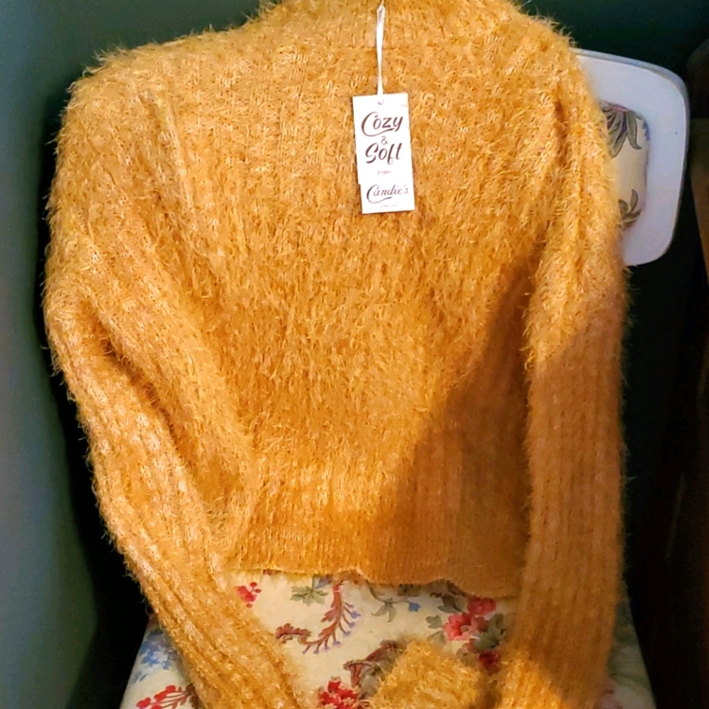 Candie's Cozy and Soft NWT M soft mustard sweater.